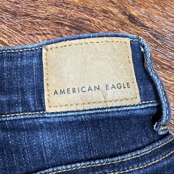 AMERICAN EAGLE NEXT LEVEL STRETCH size 8 DARK WASH DISTRESSED HI RISE SHORTIE - Picture 4 of 15